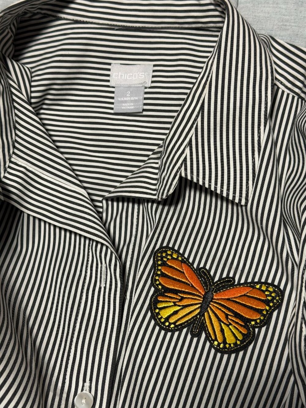 Chico’s Black White Striped Button Down Shirt Butterfly Patch Size 2 💫
